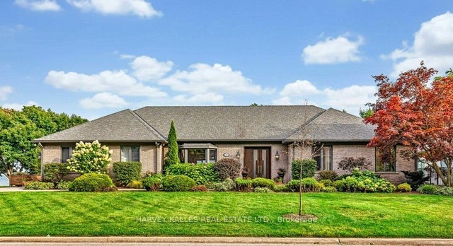 90 Oaklands Park Court, Burlington