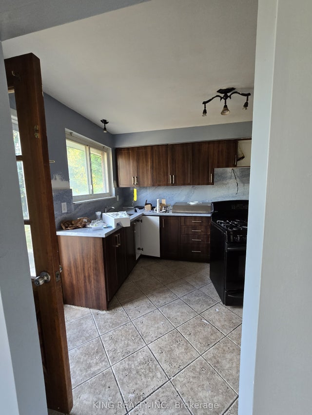 11 Durham Crescent, Brampton