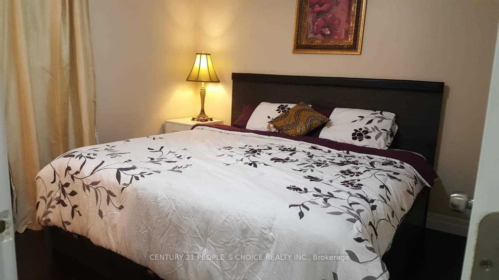 186 Maurice Drive Upper, Oakville