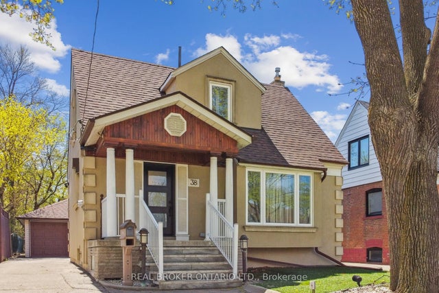38 Riverview Heights, Toronto W09