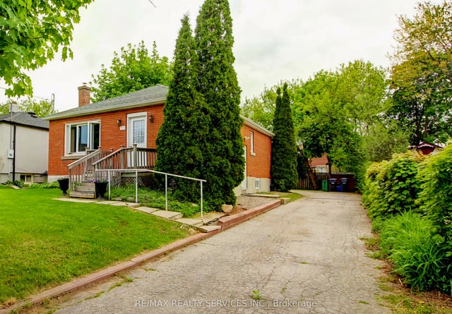 29 Woodward Avenue, Brampton