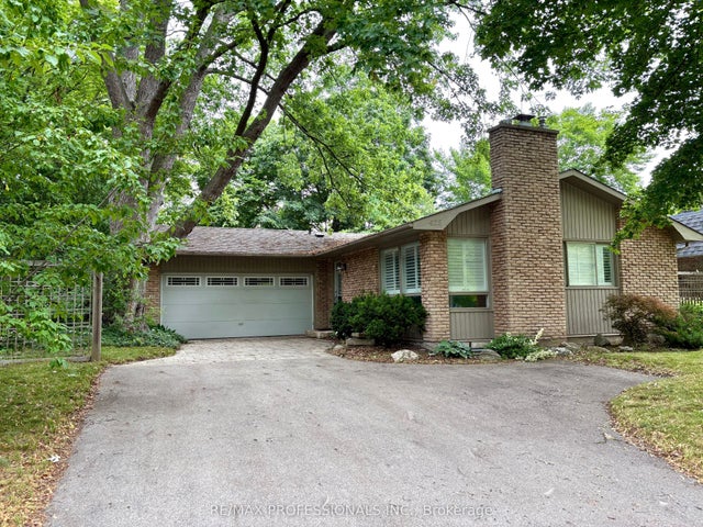 425 Canterbury Crescent, Oakville