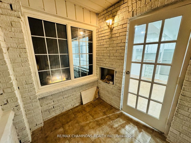 2 Elm Grove Avenue 203, Toronto W01