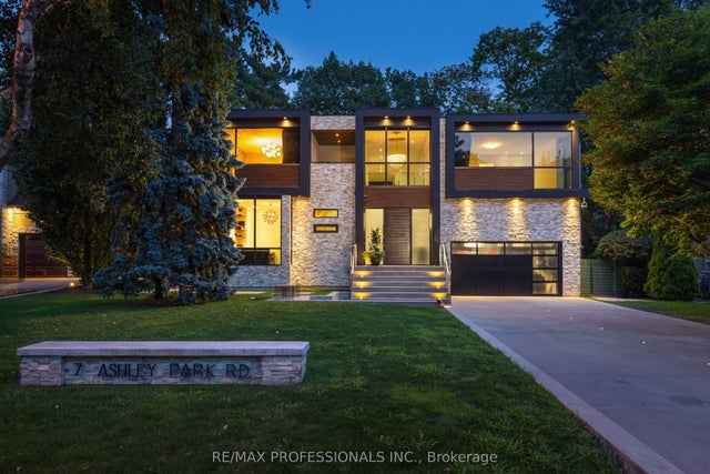 7 Ashley Park Road, Toronto W08
