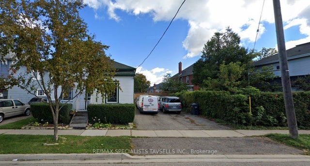 82 West Street, Brampton