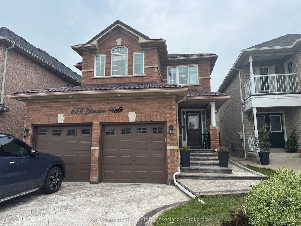 659 Garden Walk Upper, Mississauga