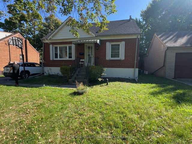 11 Yvonne Avenue, Toronto W05