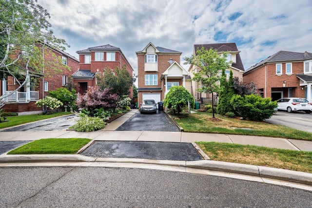22 Domenico Crescent, Brampton