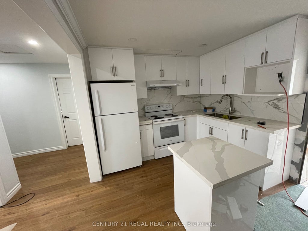 215 B Queen Street S, Mississauga