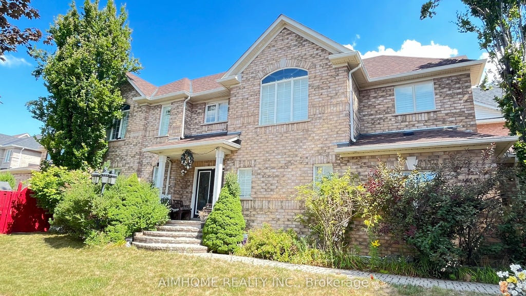 881 Knotty Pine Grove Main And Upper, Mississauga