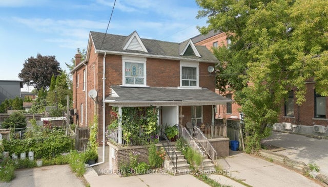 2 Rockwell Avenue, Toronto W03