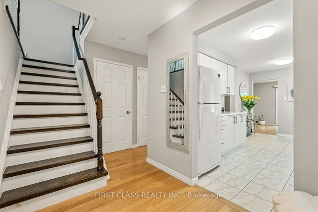 5053 Rundle Crescent, Mississauga