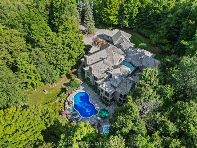 10140 Pineview Trail, Milton