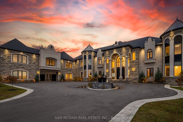 4 Saint Lukes Court, Brampton
