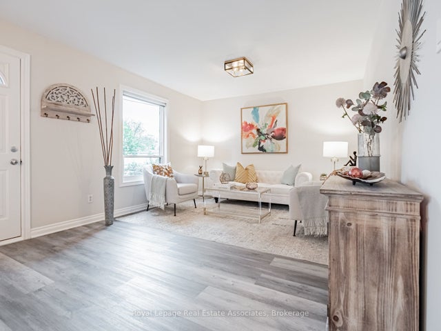 1094 Eastmount Avenue, Mississauga