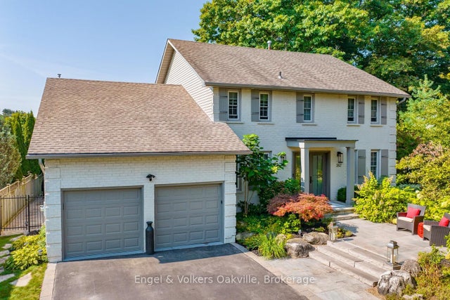 262 Vinova Court, Oakville