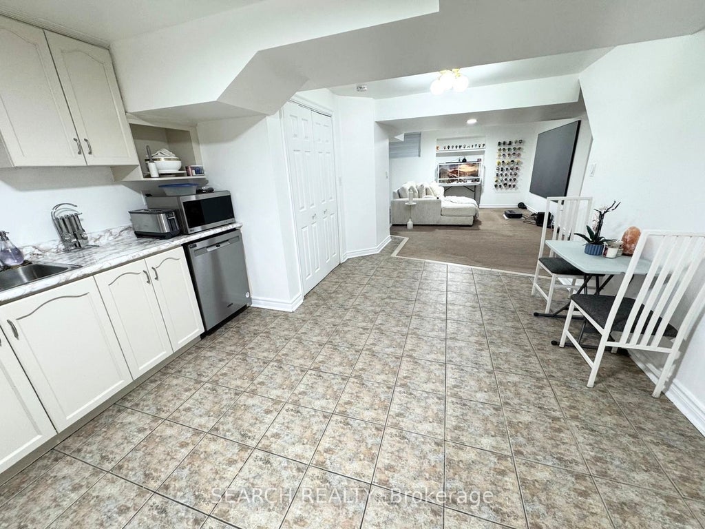 1010 White Clover Way Basement Apt, Mississauga