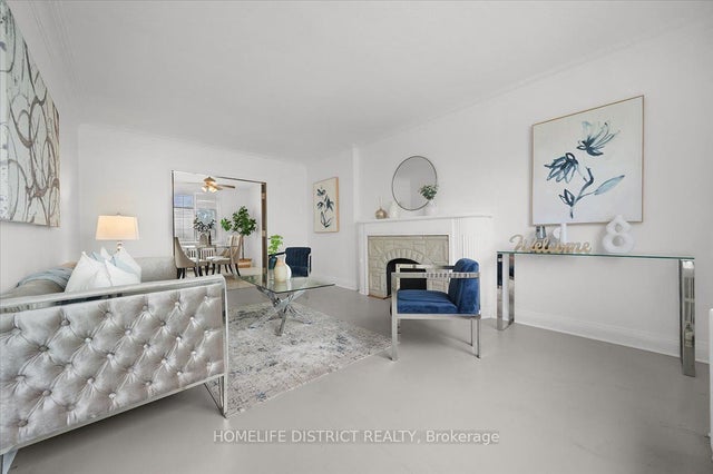 2055 Eglinton Avenue W, Toronto W03