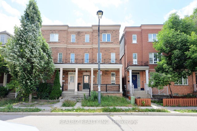 14 Herzberg Gardens, Toronto W05