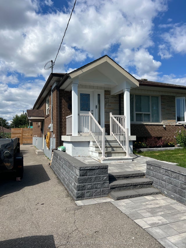 10 Rambler Place, Toronto W05