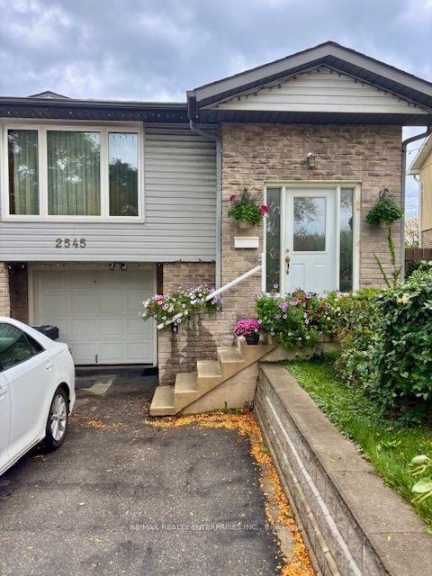 2545 Cobbinshaw Circle, Mississauga