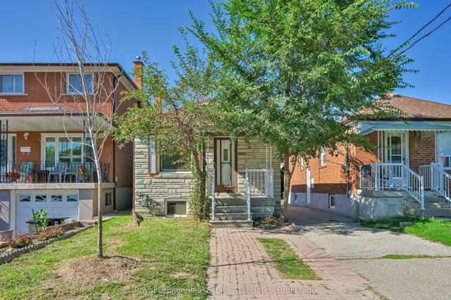 20 East Drive, Toronto W03
