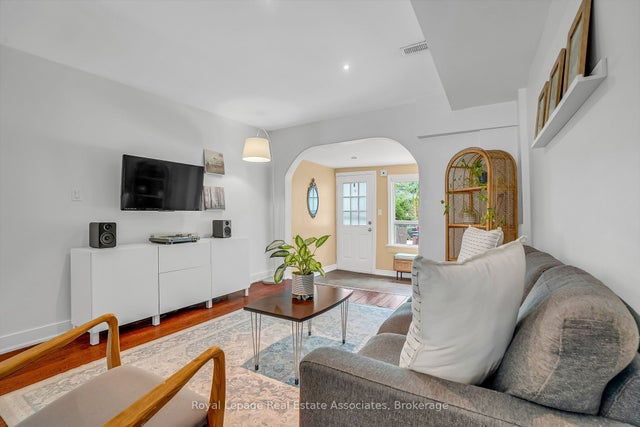 240 Sixth Street, Toronto W06