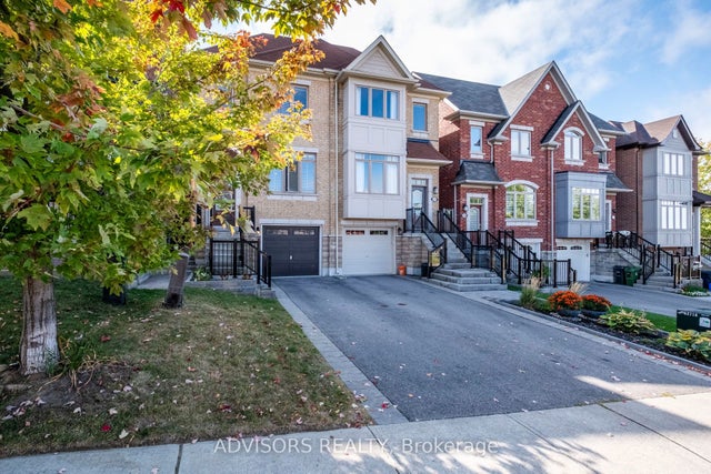 21 Ypres Road, Toronto W03
