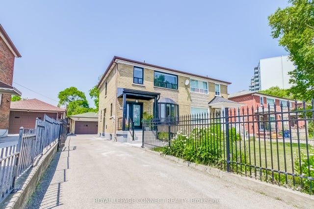 1478 Lawrence Avenue W, Toronto W04