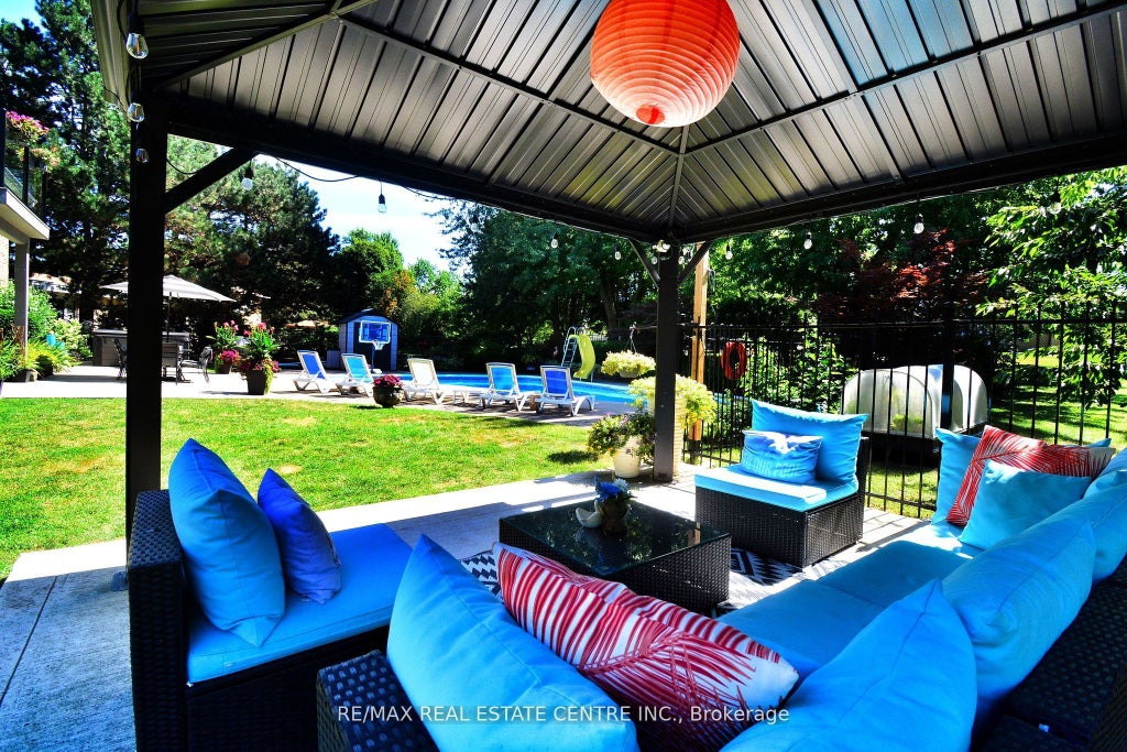 17 Crescent Hill Drive S, Brampton