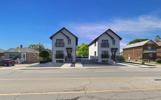 1925 Lawrence Avenue W, Toronto W04