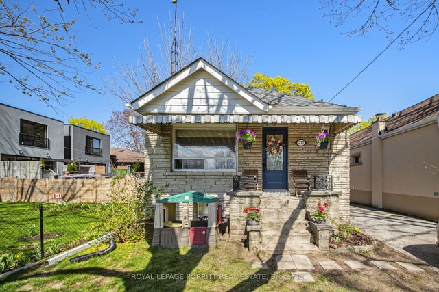 217 Alderbrae Avenue, Toronto W06