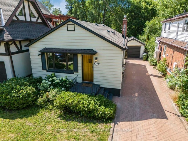 33 Ash Crescent, Toronto W06