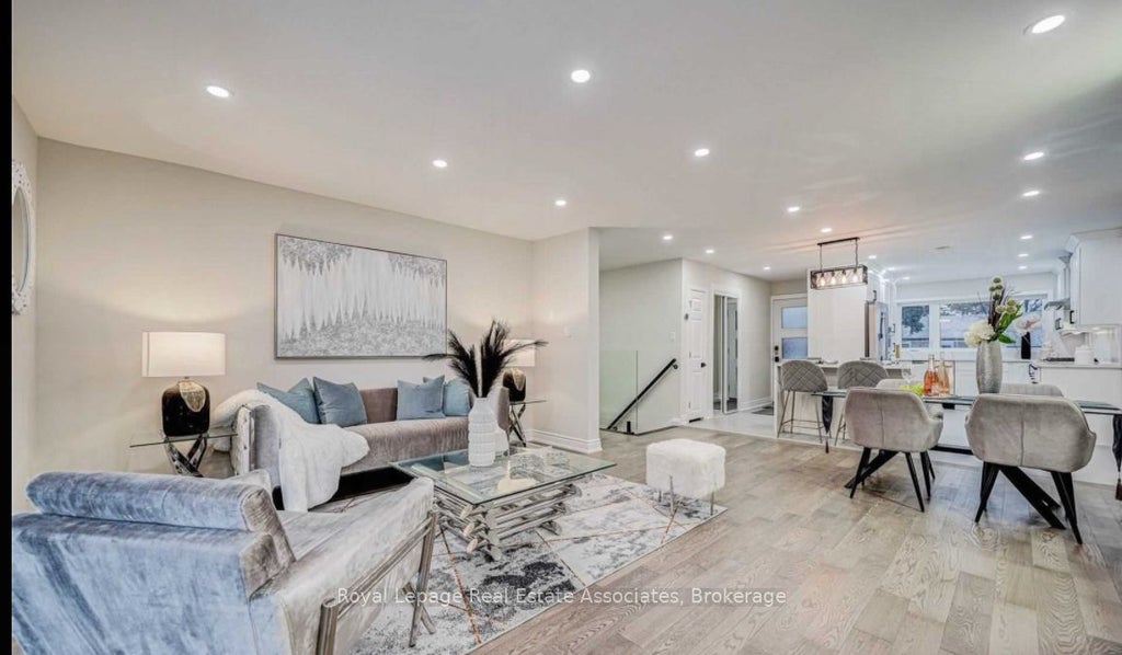 21 Davistow Crescent, Toronto W10