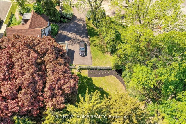 1064 Mohawk Road, Burlington