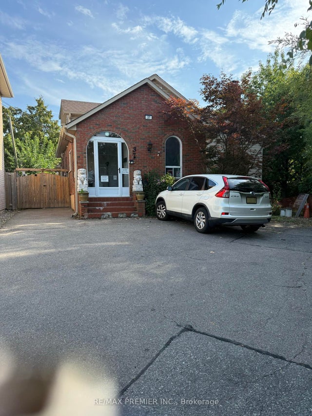 37 Dee Avenue, Toronto W04