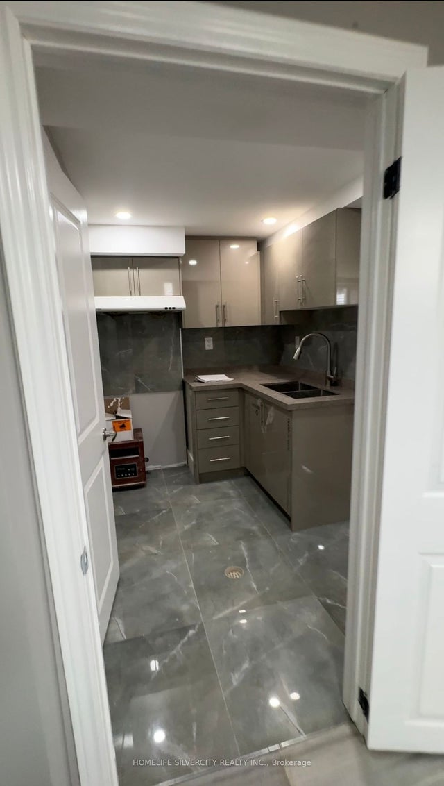 8 Golden Gate Drive, Brampton