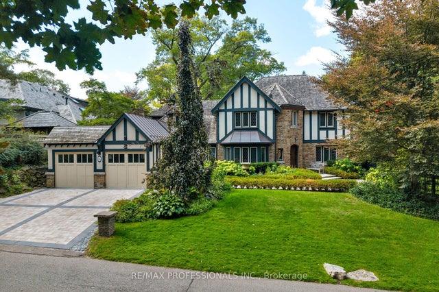 16 Kingsway Crescent, Toronto W08