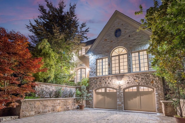 1 Ridgecross Road, Toronto W08