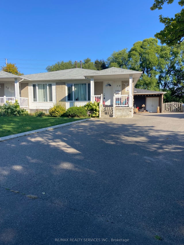 10 Chatsworth Drive, Brampton
