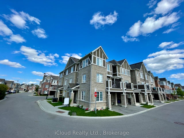 1222 Rose Way 73, Milton