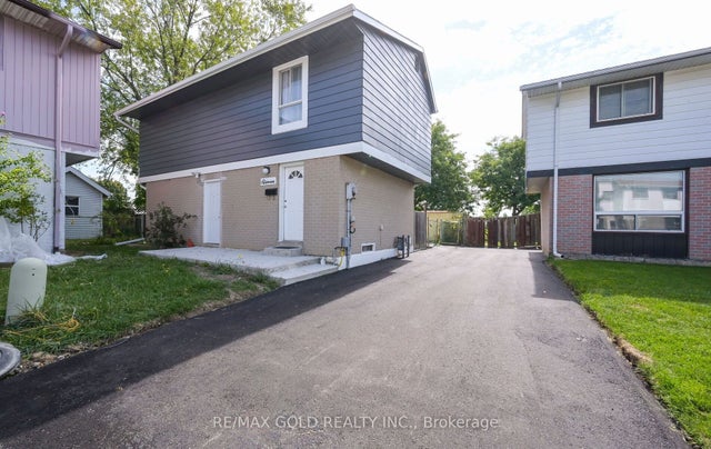 11 Huronia Court, Brampton