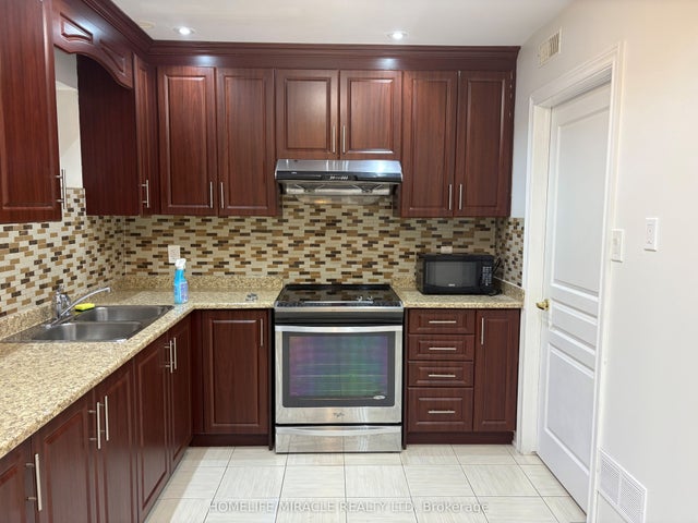 93 Thornbush Boulevard, Brampton