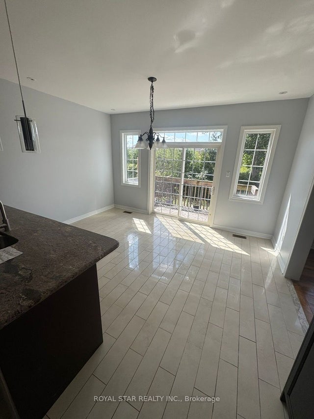 300 Wrigglesworth Crescent, Milton