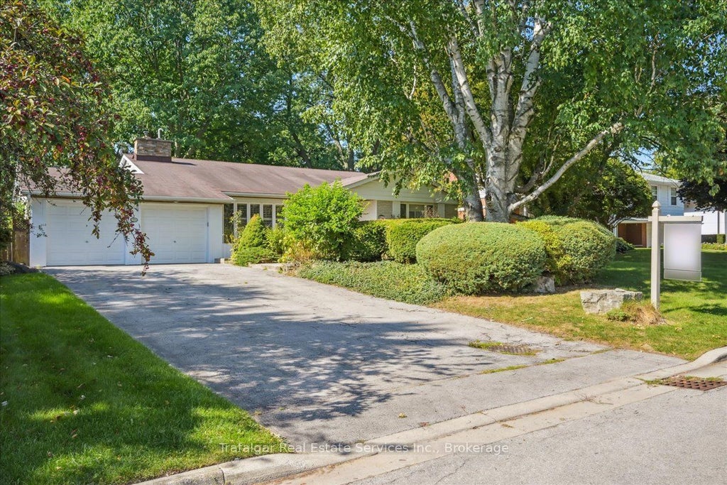 180 Tracina Drive, Oakville