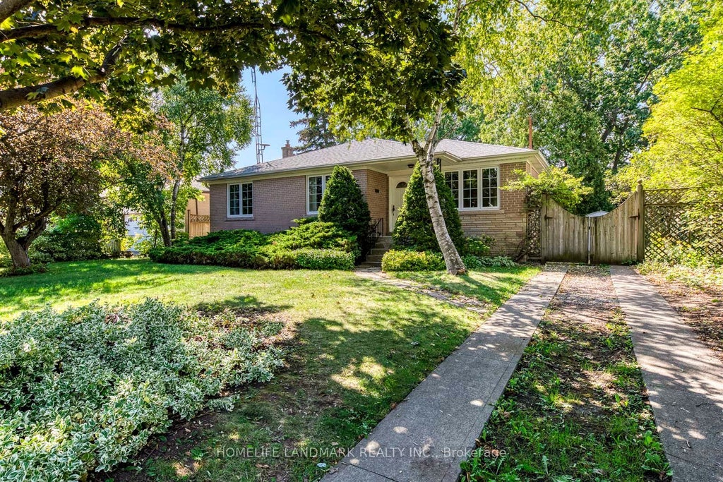 438 Sandmere Place, Oakville