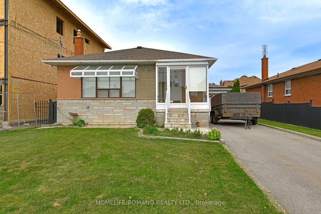 58 Gilley Road, Toronto W05