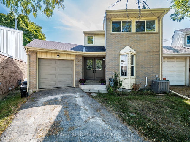 2 Giles Court, Toronto W10