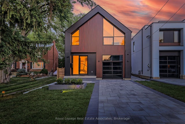 700 Montbeck Crescent, Mississauga