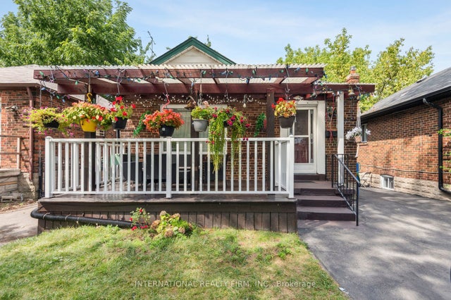 1982 Lawrence Avenue W, Toronto W04